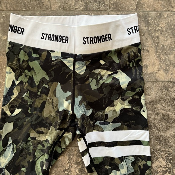 Stronger Camo Legging Size Small - Picture 4 of 5